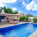 Holiday House Fayal with Pool