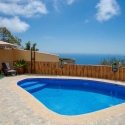 Der Pool mit herrlicher Aussicht zum Meer